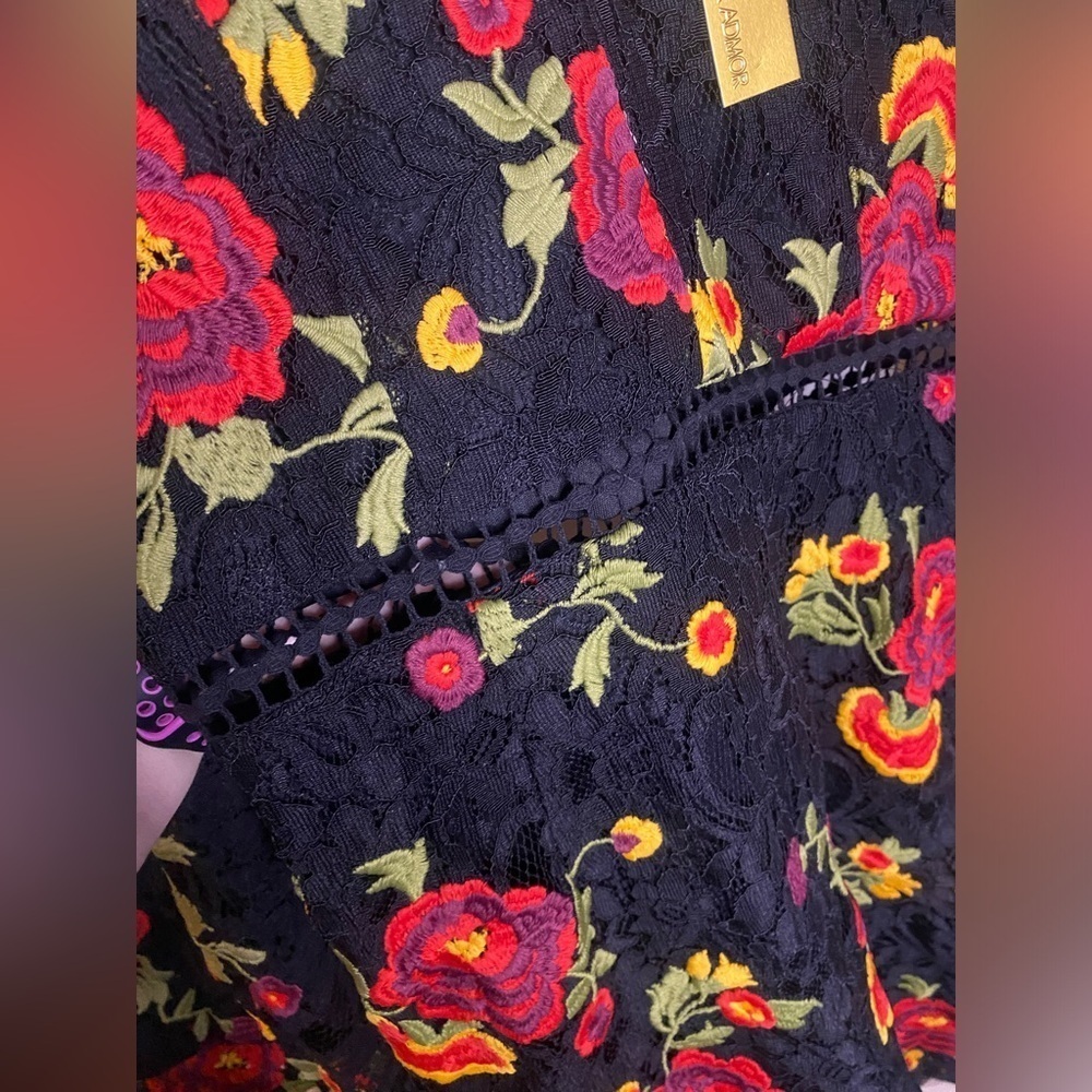 Alexia Admor floral embroidered lace dress with bell sleeves - Picture 3 of 11